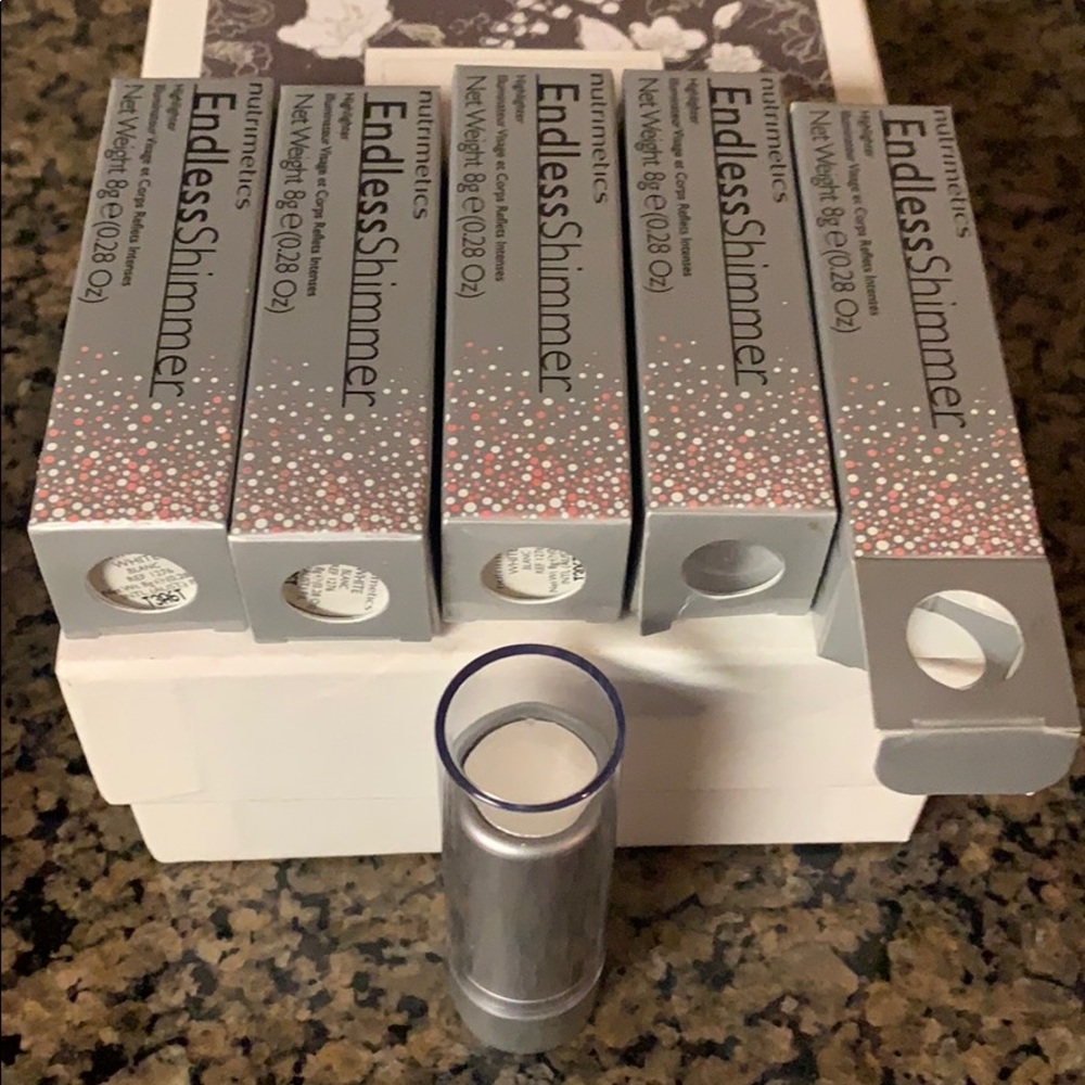 5 Nutrimetics Endless Shimmer Highlighter White